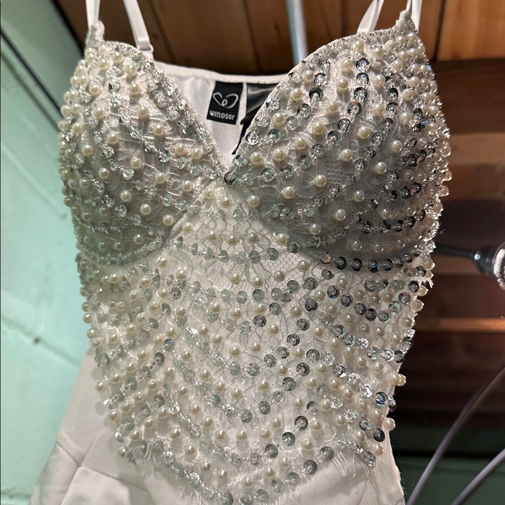 2 Windsor Twisted Angel Embroidered Bodysuit
